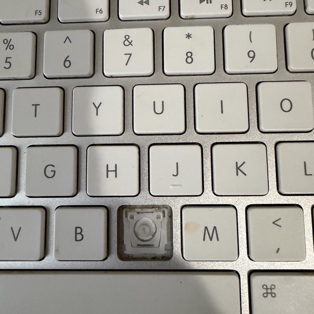 Apple Silver Wireless Keyboard - Picture 2 of 5